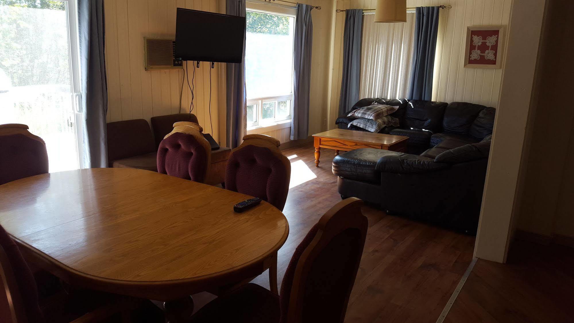 Parc Sutton Bay Park Hotel New Liskeard Esterno foto